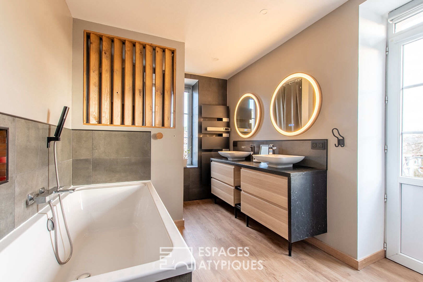 Maison familiale dans un ancien corps de ferme rénové