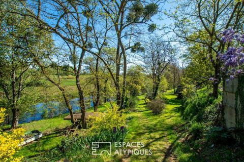 Barn and independent cottage in a bucolic setting with direct access to the Maine River
