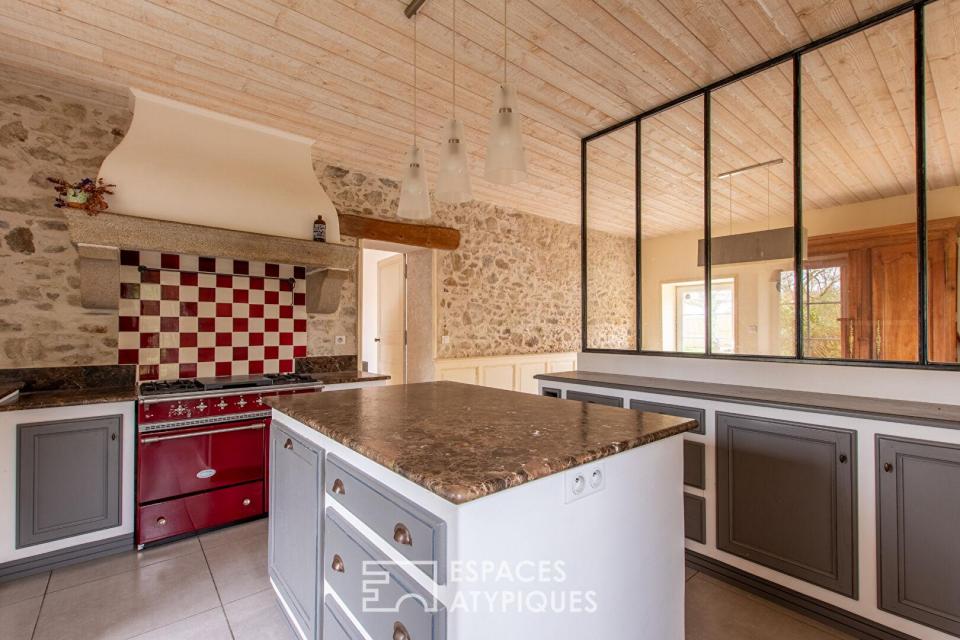 Maison familiale de caractère sur vaste terrain arboré