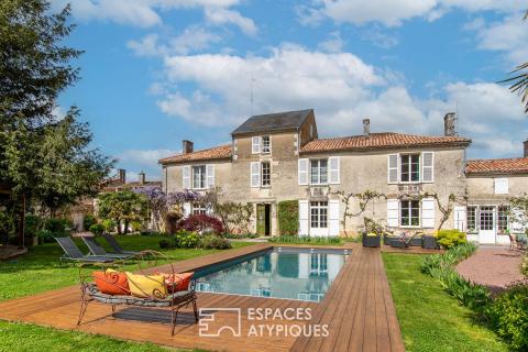 Superbe propriété bourgeoise au coeur du village : élégance et confidentialité