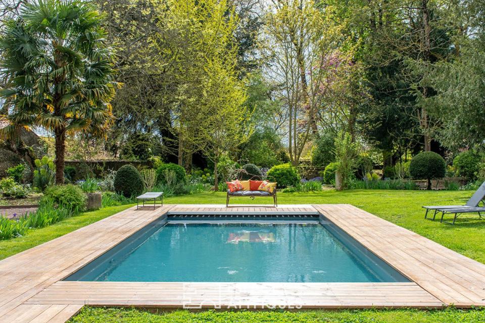 Superbe propriété bourgeoise au coeur du village : élégance et confidentialité