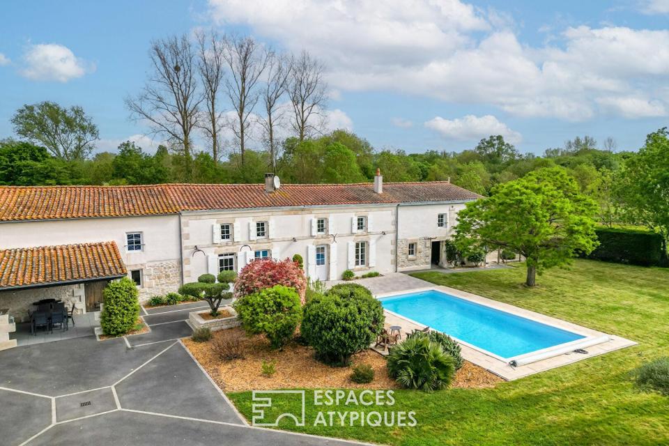 Belle longère de charme avec piscine dans un environnement naturel