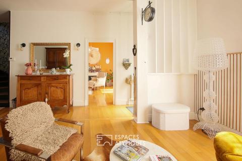 Elegant townhouse with patio and garage in the city center