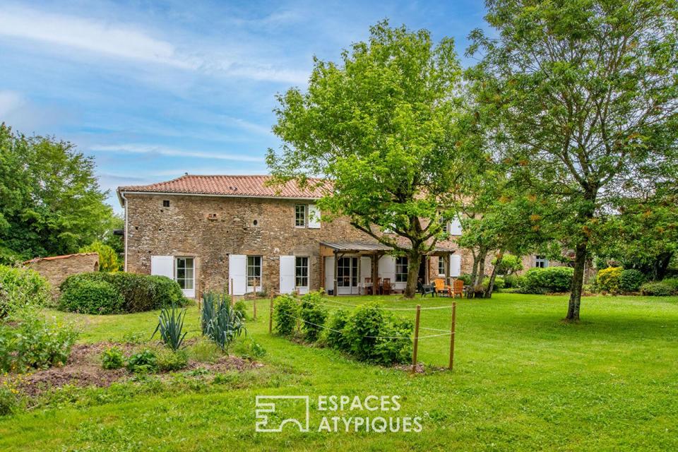 Authentique maison de campagne : longère de caractère au coeur de la Vendée