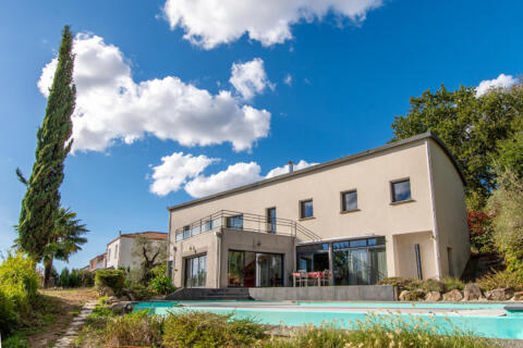 Architect-designed house with swimming pool