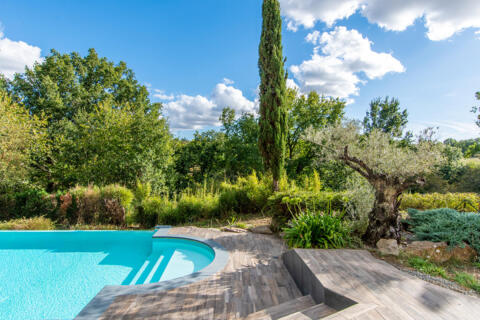 Architect-designed house with swimming pool
