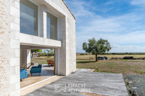 Renovated farmhouse with sea view