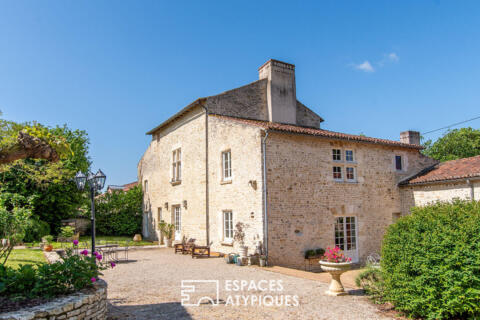 Belle maison seigneuriale rénovée et son jardin intimiste
