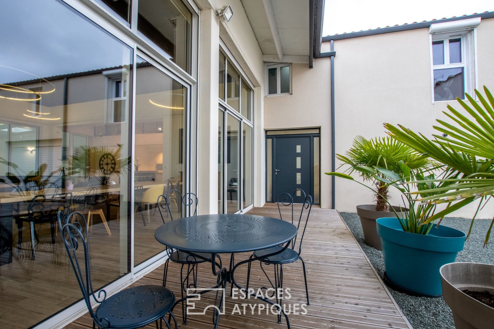Loft confidentiel et chaleureux
