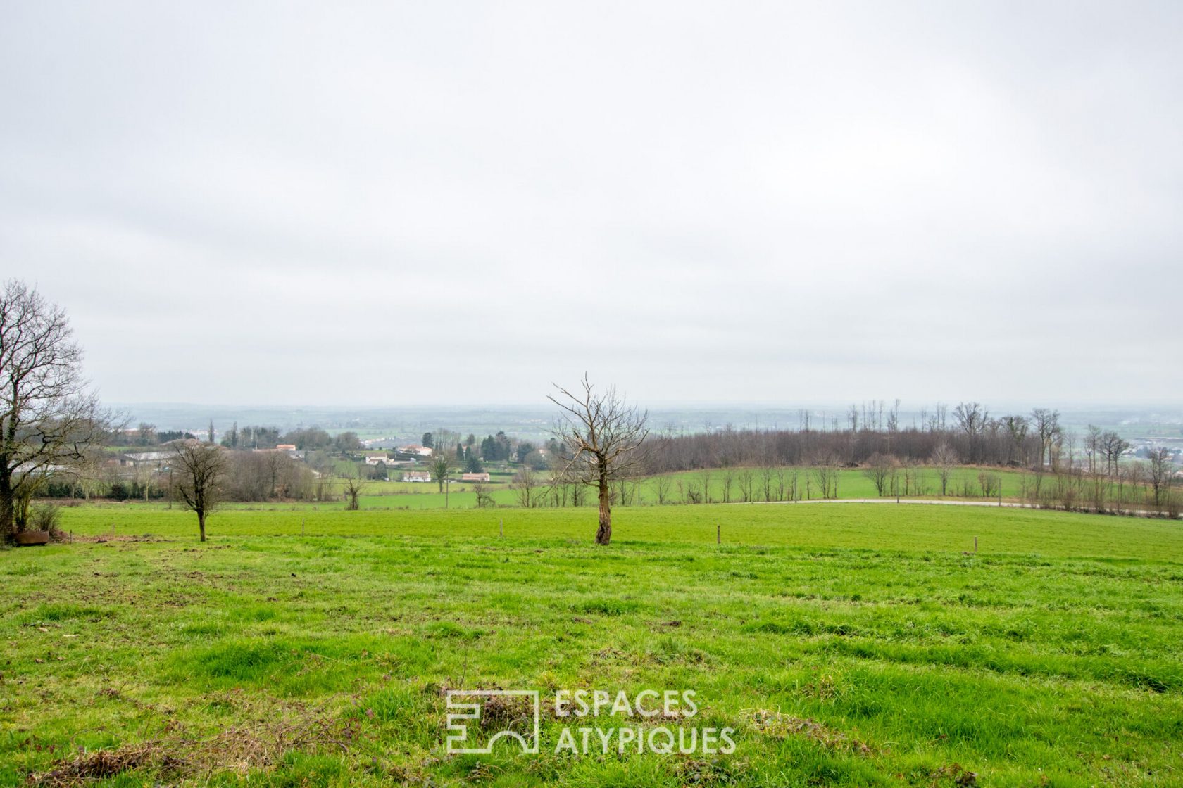 Domaine avec habitation et ancien moulin à la vue exceptionnelle