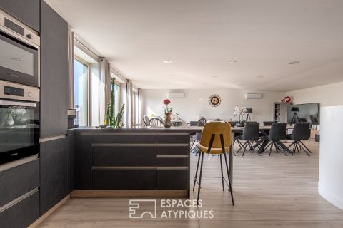 Ancien entrepôt métamorphosé en maison contemporaine aux volumes hors normes