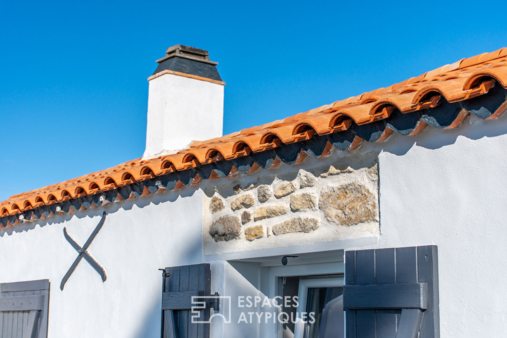 Renovated farmhouse between land and ocean