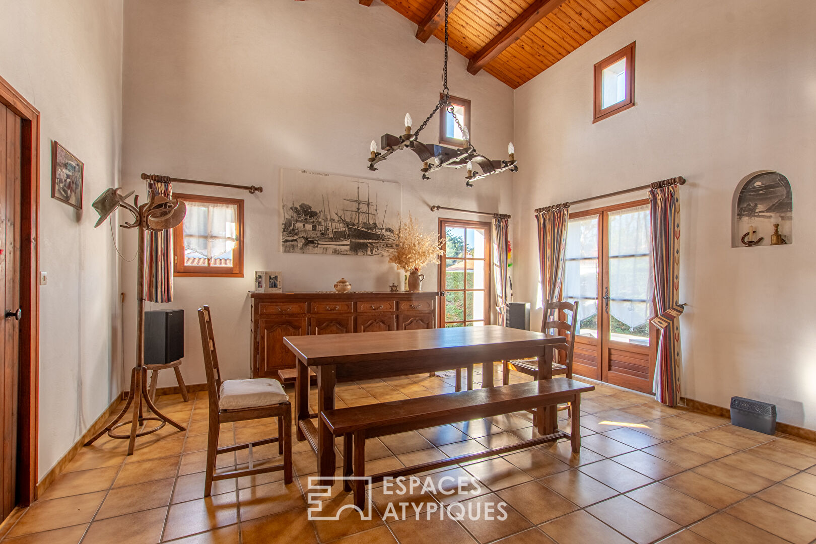 Elegant house near the beach