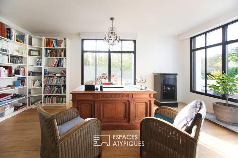 Maison contemporaine avec piscine et dépendance en bord de mer