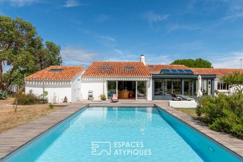Seaside house with unique layout and swimming pool