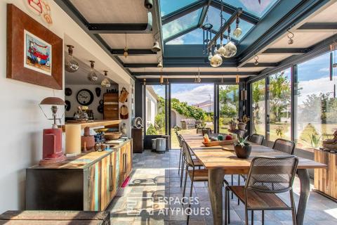 Seaside house with unique layout and swimming pool