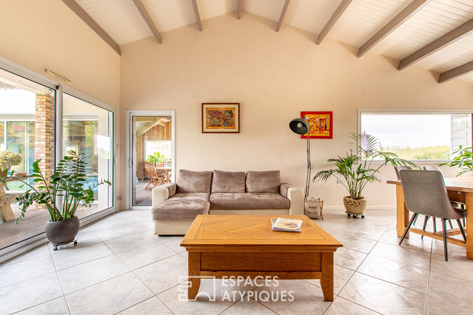 Maison familiale en bord de mer avec piscine intérieure