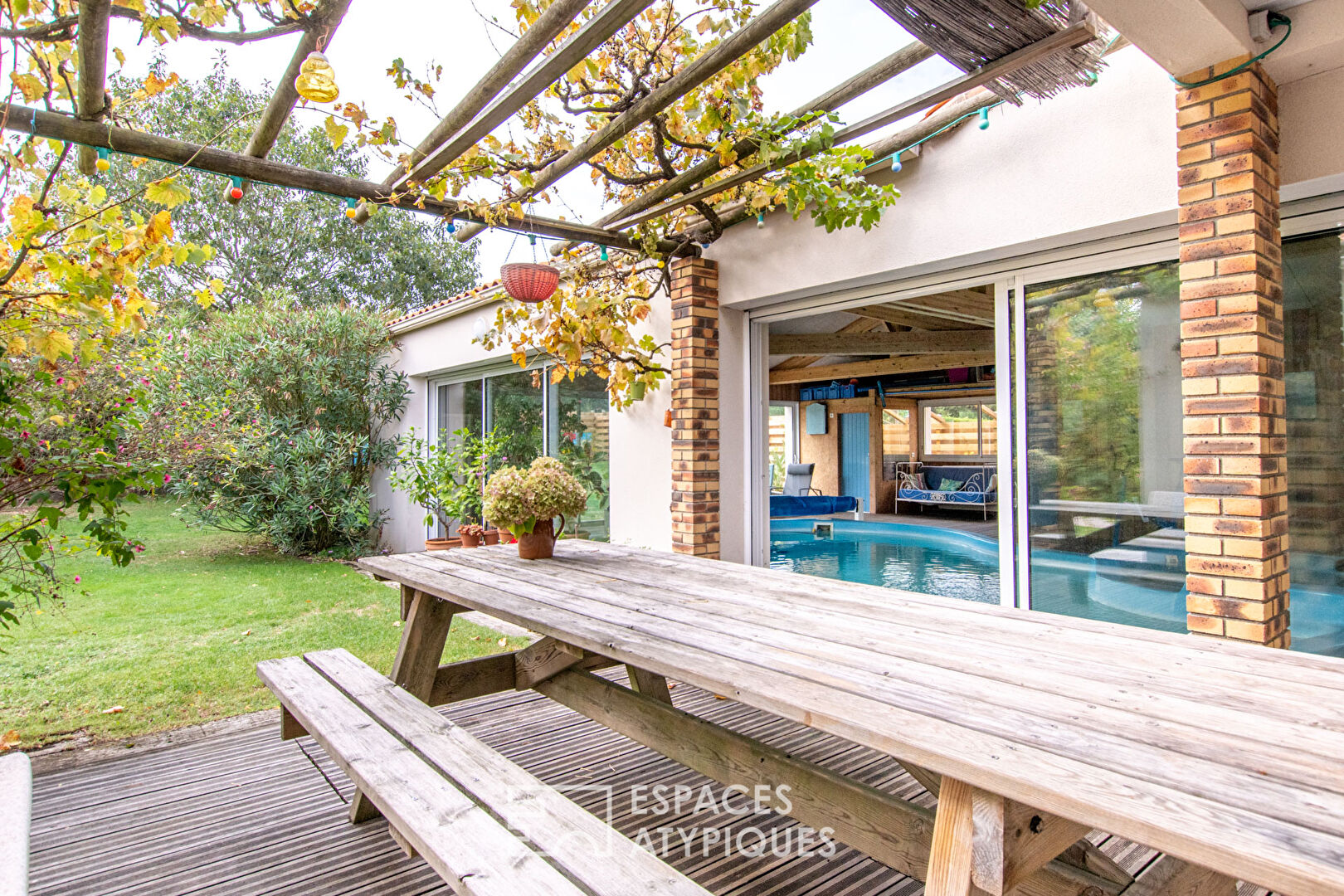 Maison familiale en bord de mer avec piscine intérieure