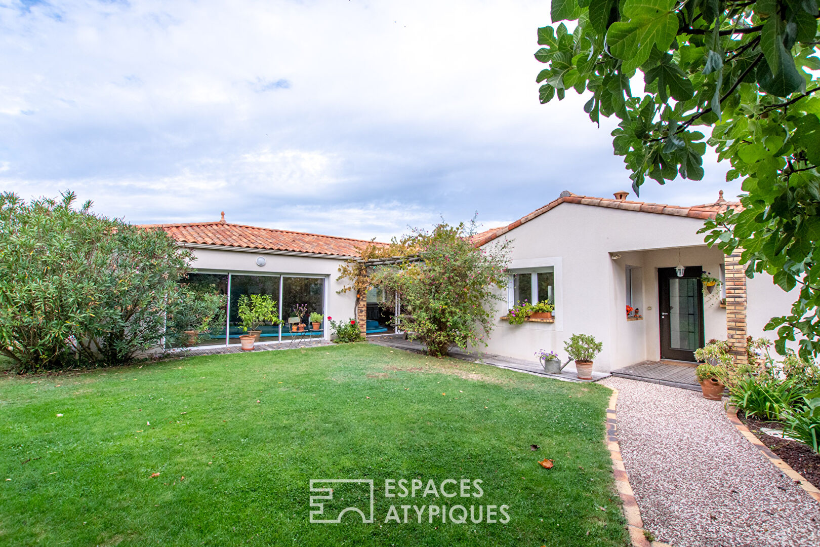 Maison familiale en bord de mer avec piscine intérieure