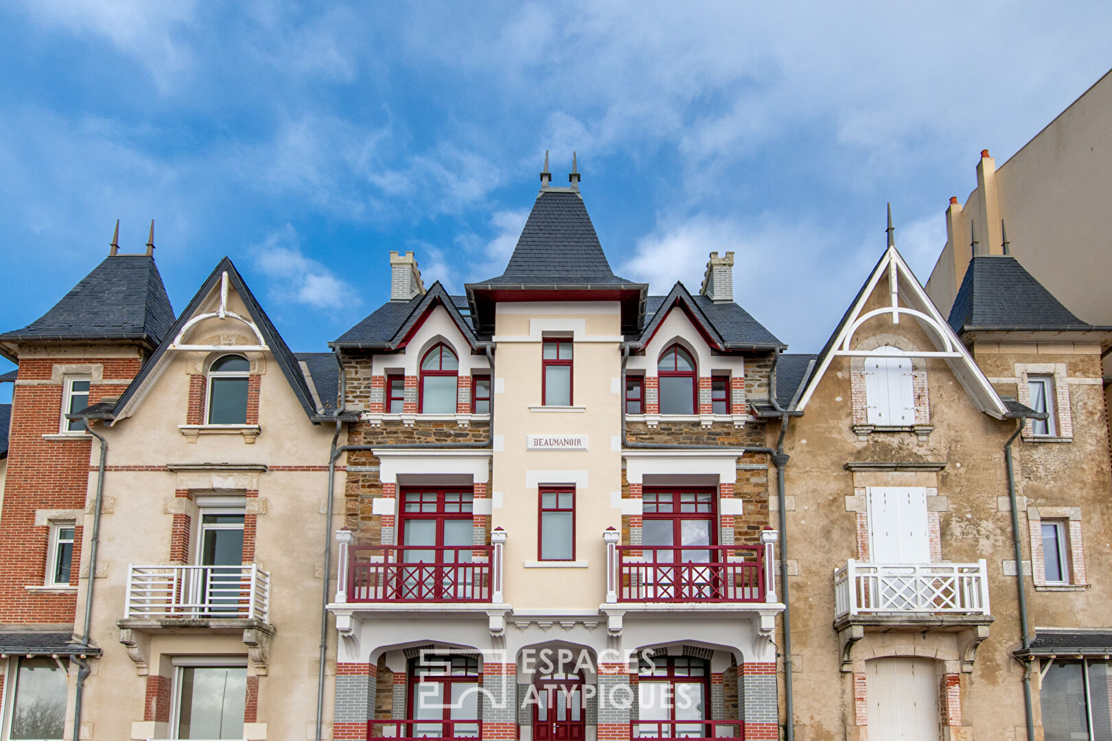 Remarquable villa balnéaire avec piscine et vue mer