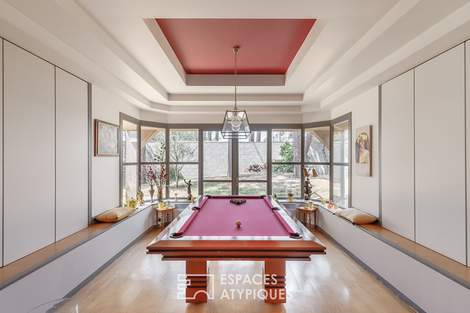 Chaleureuse villa avec piscine dans les pins