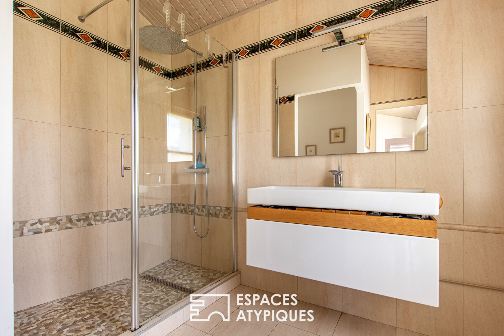 Architect-designed house in La Pironnière with swimming pool
