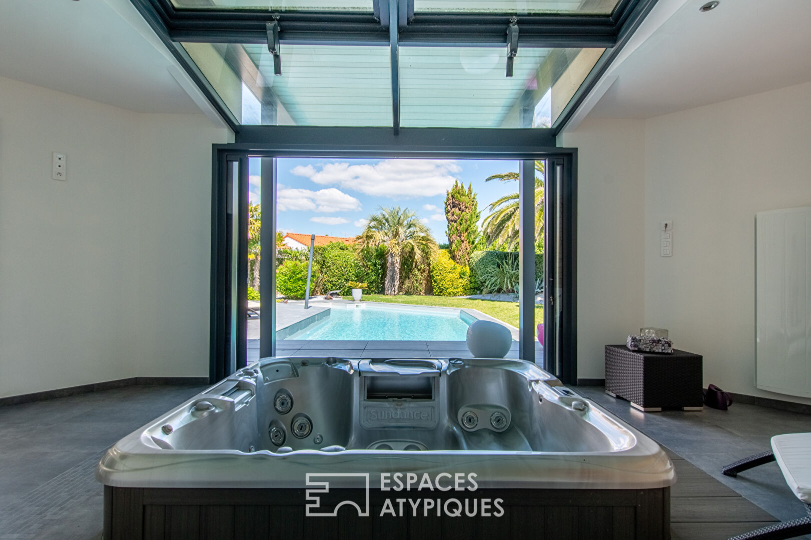 Villa familiale à la Pironnière avec piscine, spa et jardin d’exception