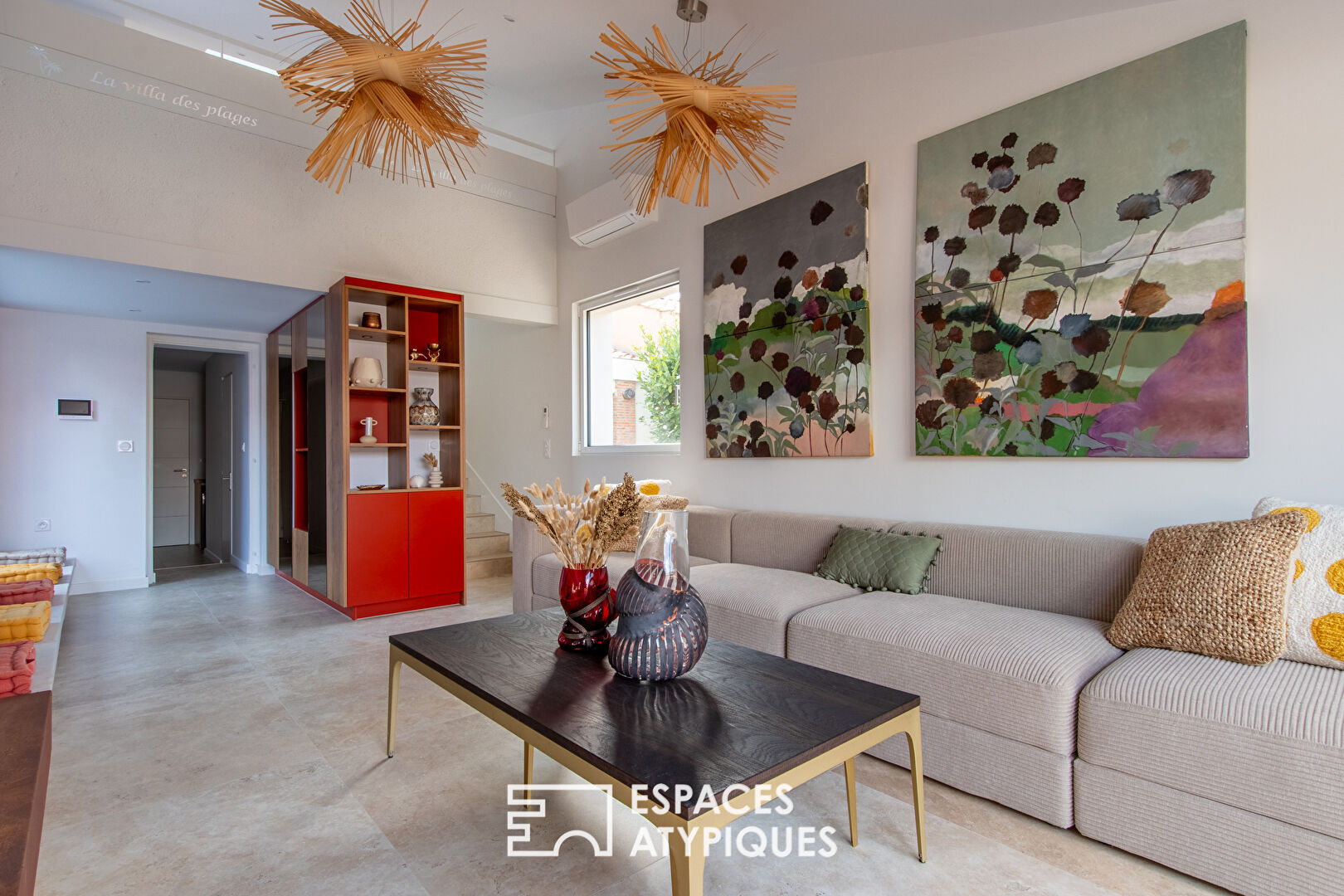 Family villa with outbuildings and swimming pool