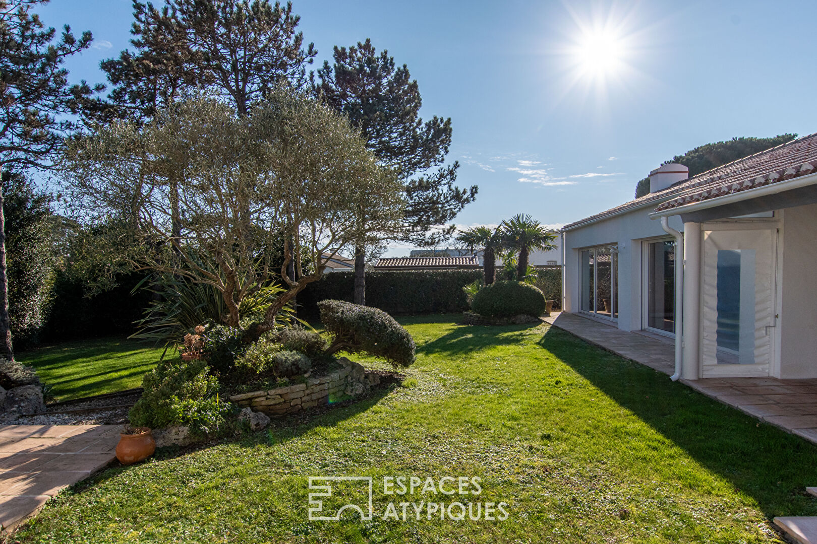 Maison d’architecte avec jardin et piscine proche de l’océan