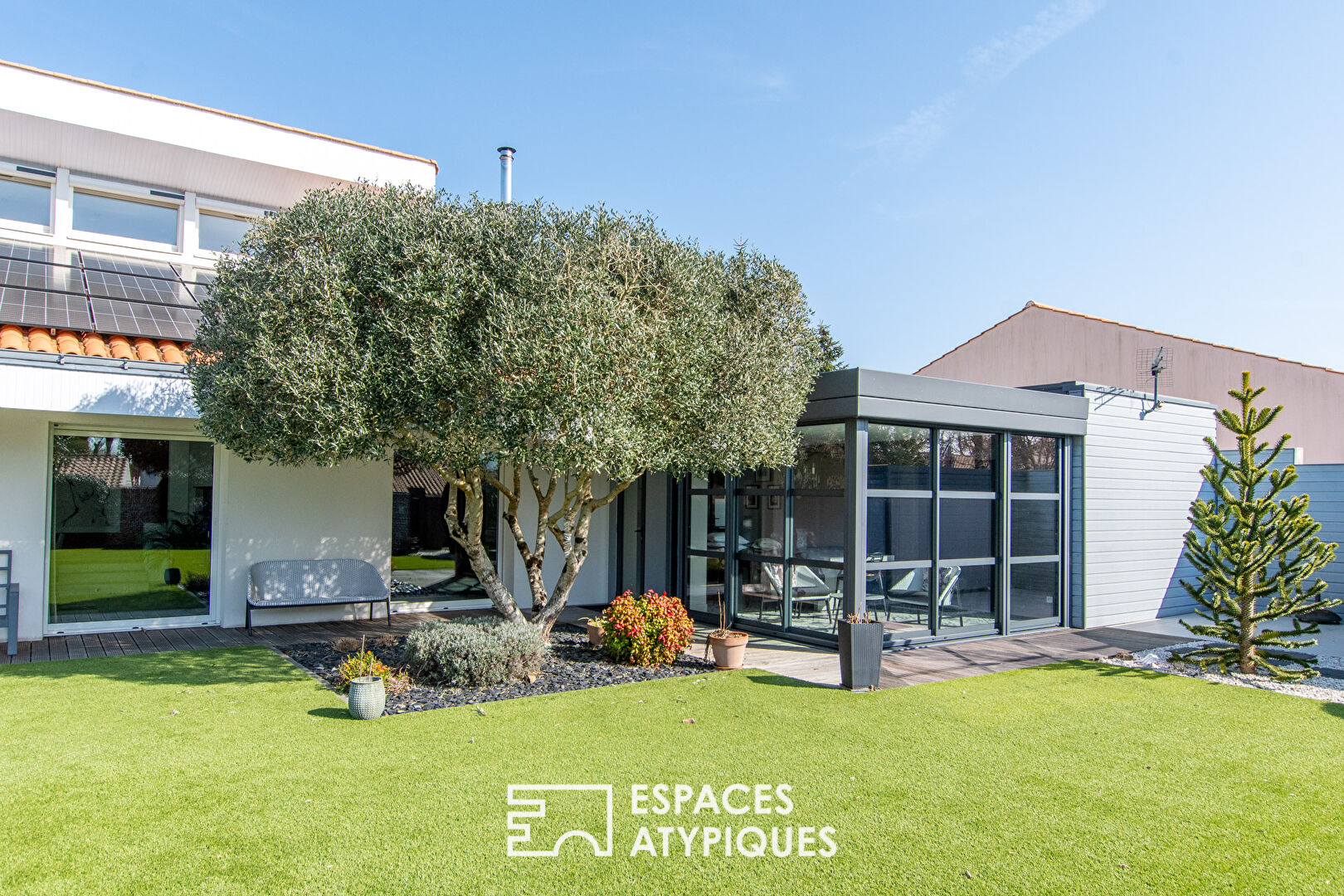 Villa contemporaine et jardin secret à deux pas de l’océan