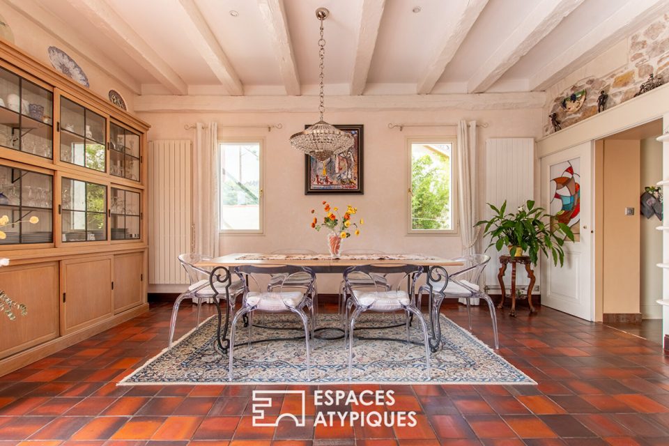 Maison avec piscine et salle de cinéma