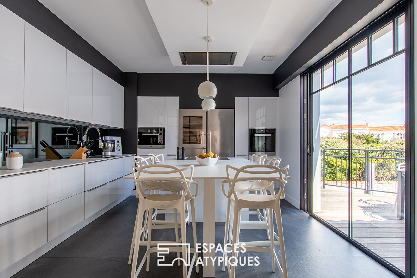 Villa contemporaine avec piscine, à deux pas de la mer
