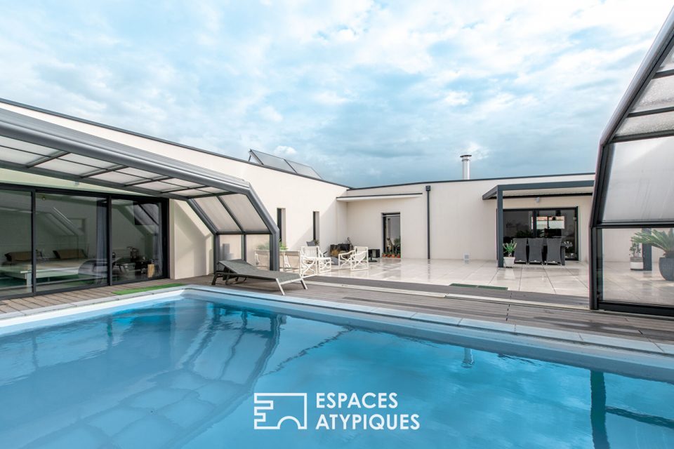 Villa d'architecte avec piscine, volumes généreux et vie de plain-pied