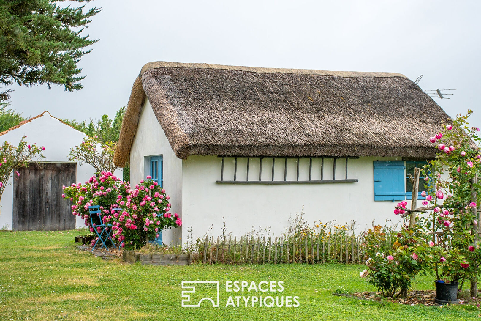 Elegant house with a bourrine along the marshes