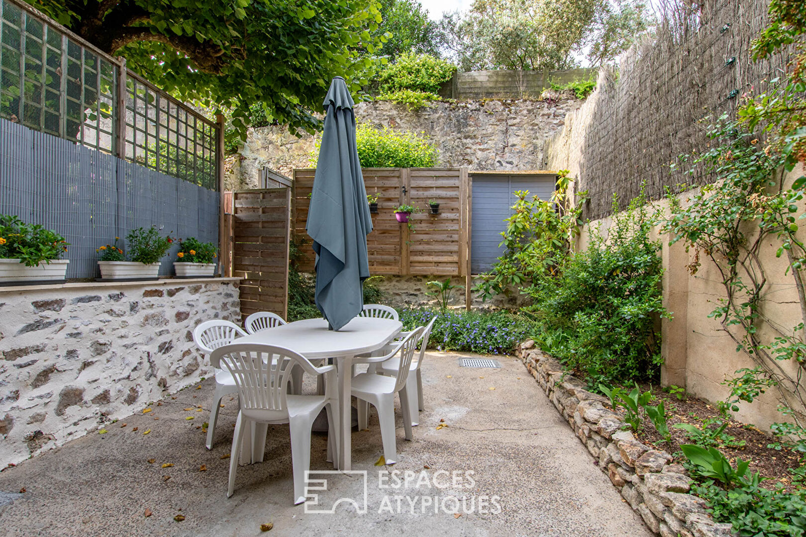 Family residence or investment: 4 houses with gardens and garages in the hypercentre of Les Sables d’Olonne