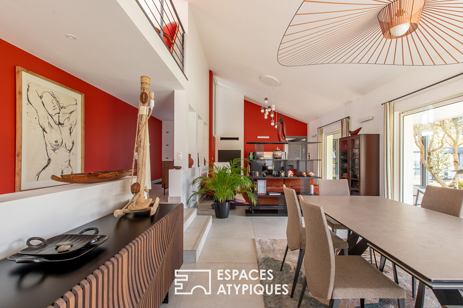 Contemporary villa and secret garden just a stone’s throw from the ocean