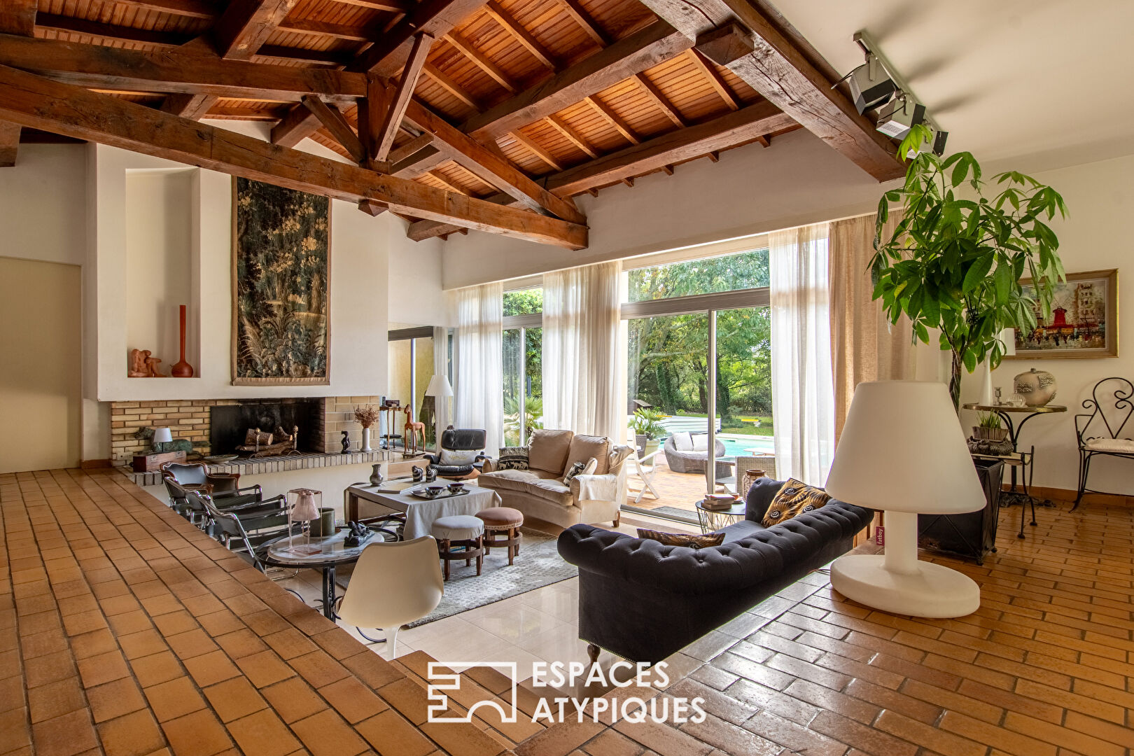 Single-story property with swimming pool in landscaped grounds