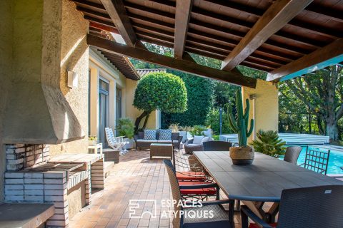 Single-story property with swimming pool in landscaped grounds