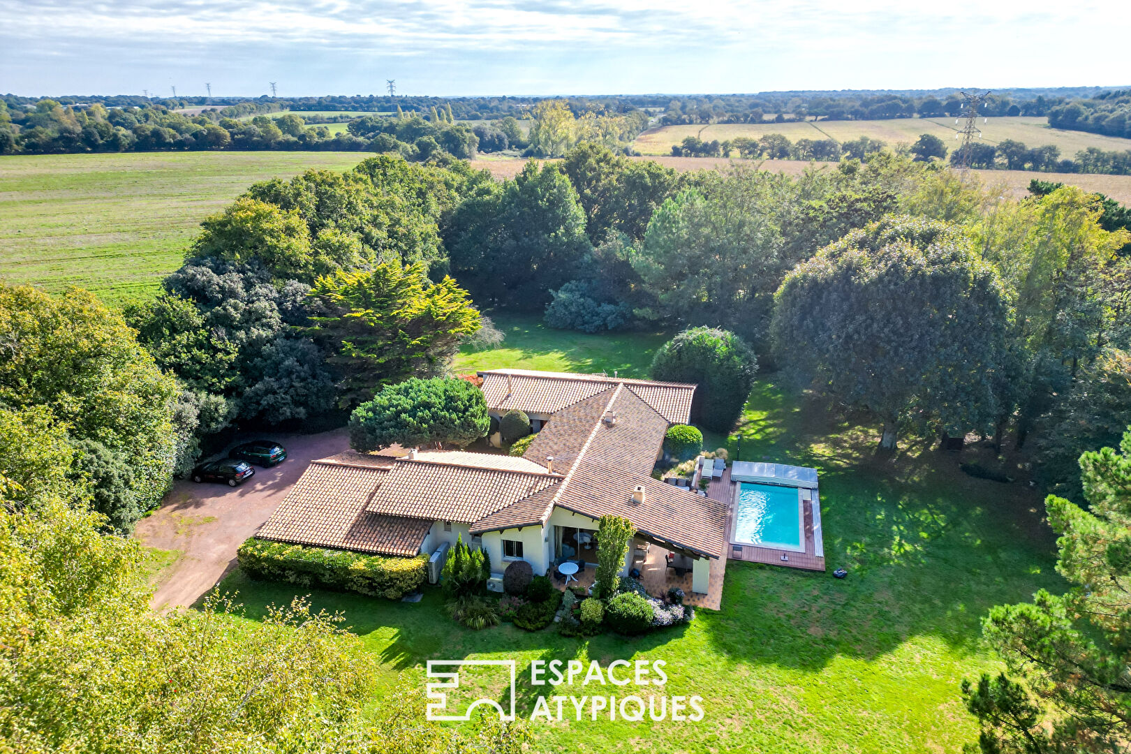 Single-story property with swimming pool in landscaped grounds