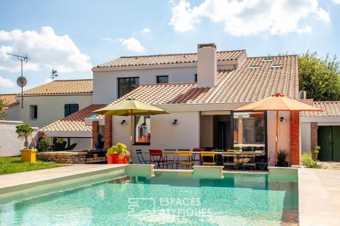 Family villa with outbuildings and swimming pool