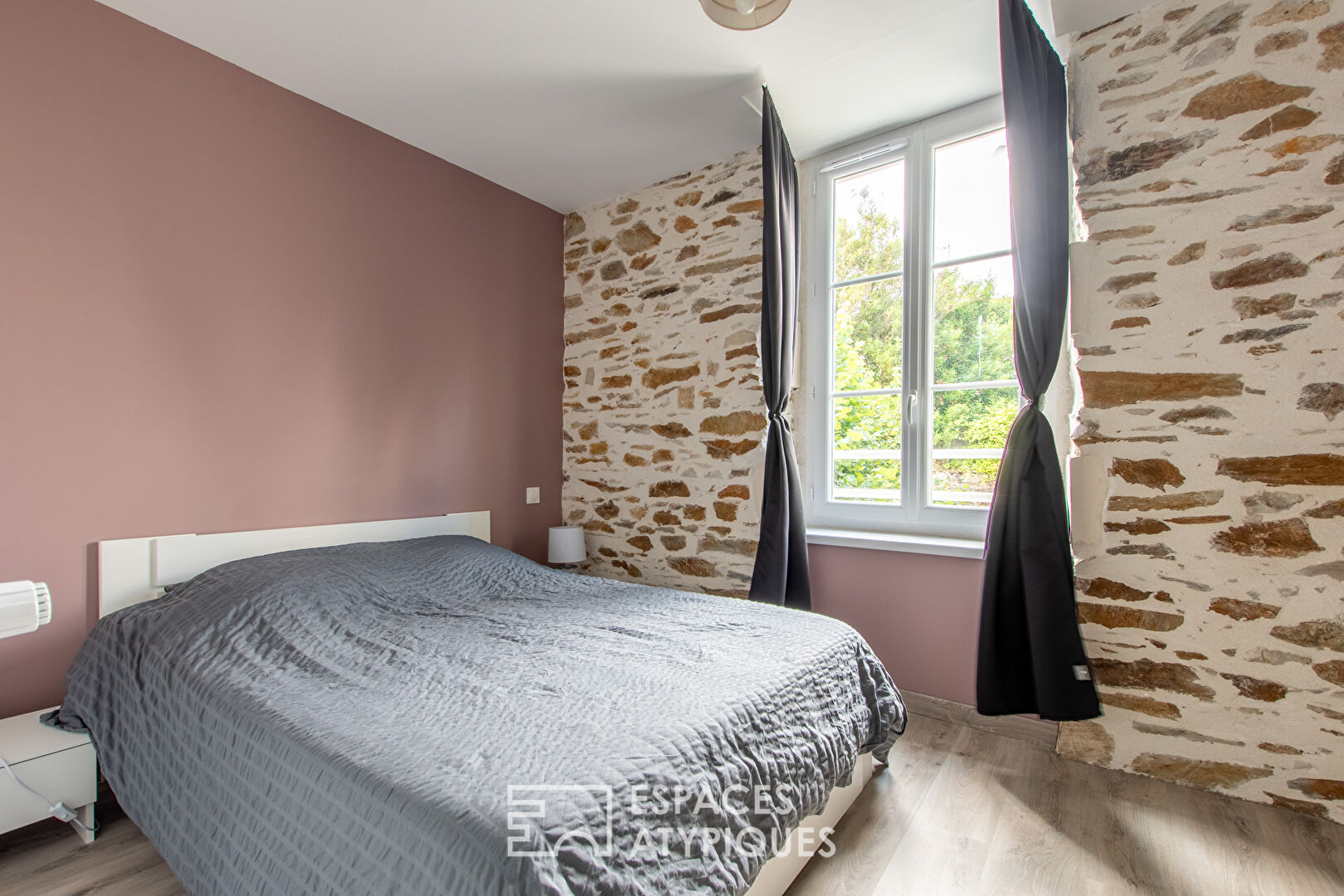 Ensemble de trois Maisons avec Jardins et Garages en Centre-Ville