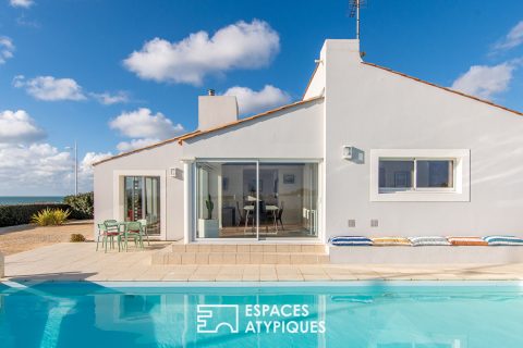 Single-storey villa with panoramic sea view