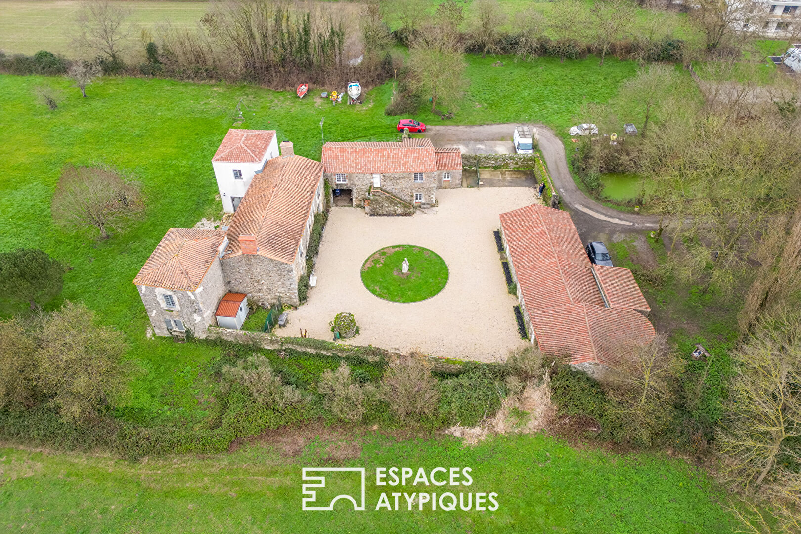 Élégante demeure du XVIe et XVIIIe siècles à proximité des plages