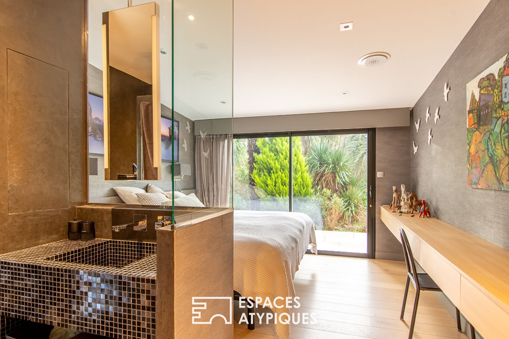 Villa contemporaine et parc paysager aux portes des plages