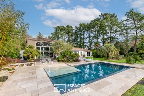 Villa contemporaine et parc paysager aux portes des plages