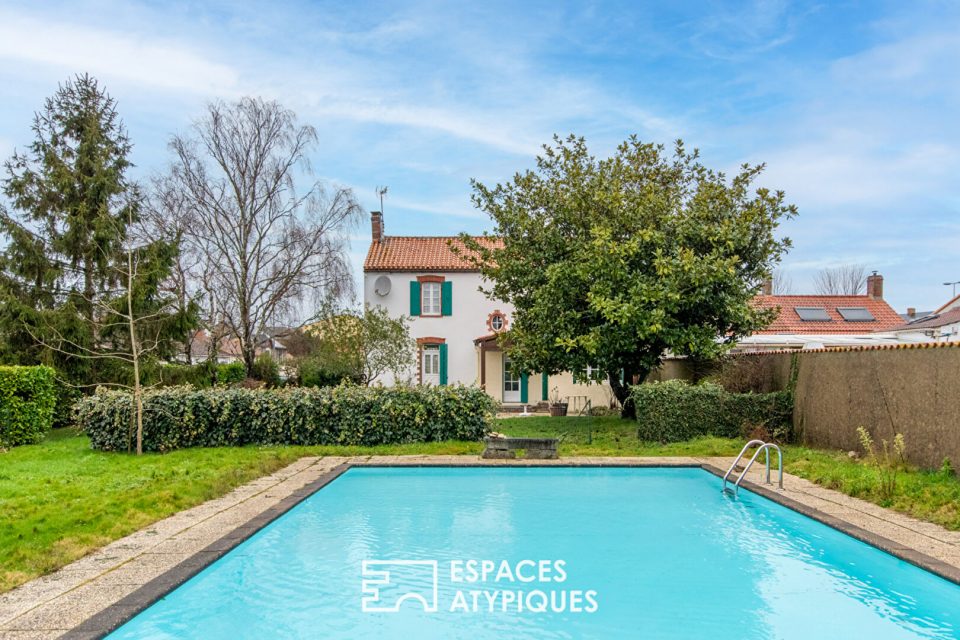 Ensemble immobilier de caractère en plein centre bourg