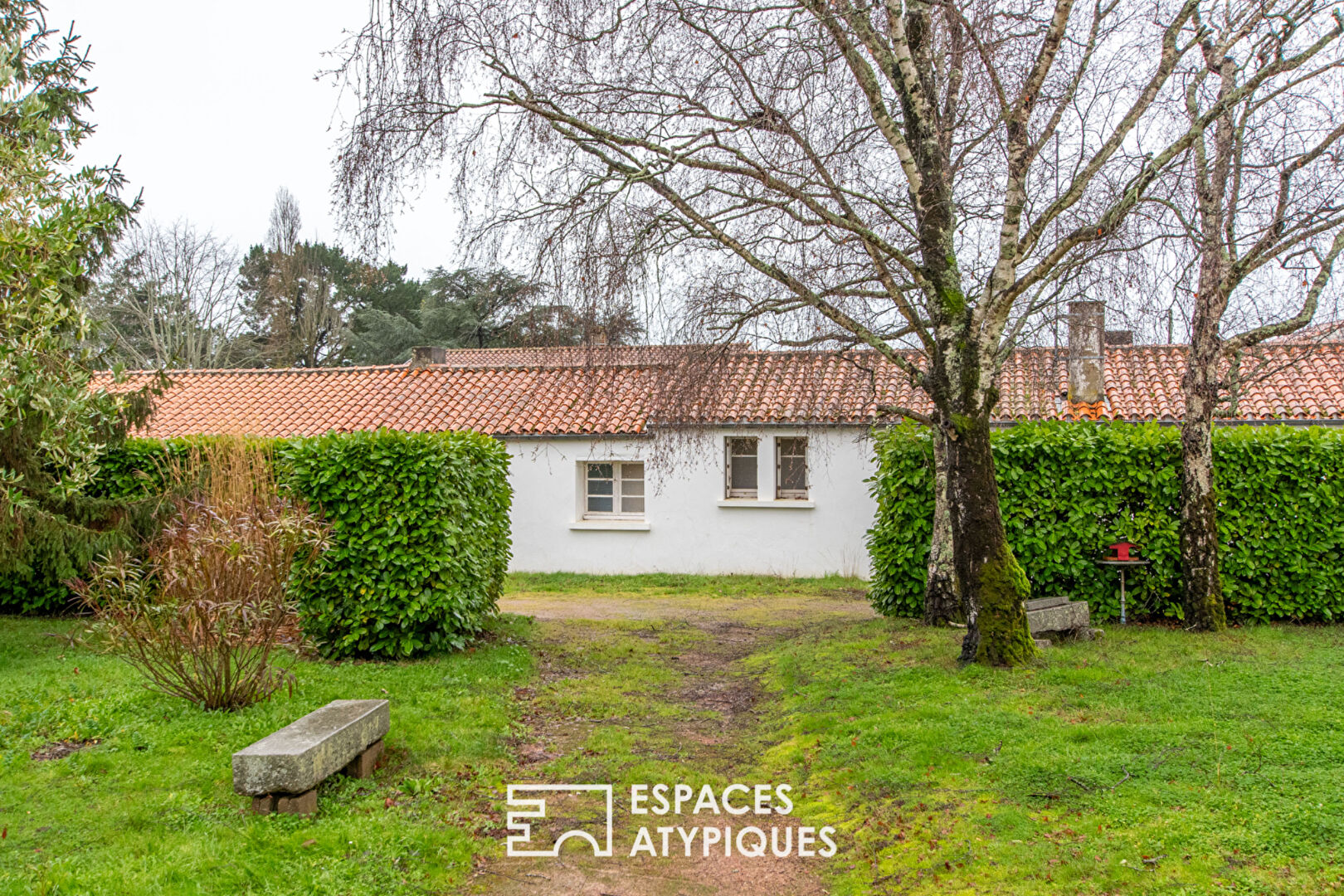 Ensemble immobilier de caractère en plein centre bourg