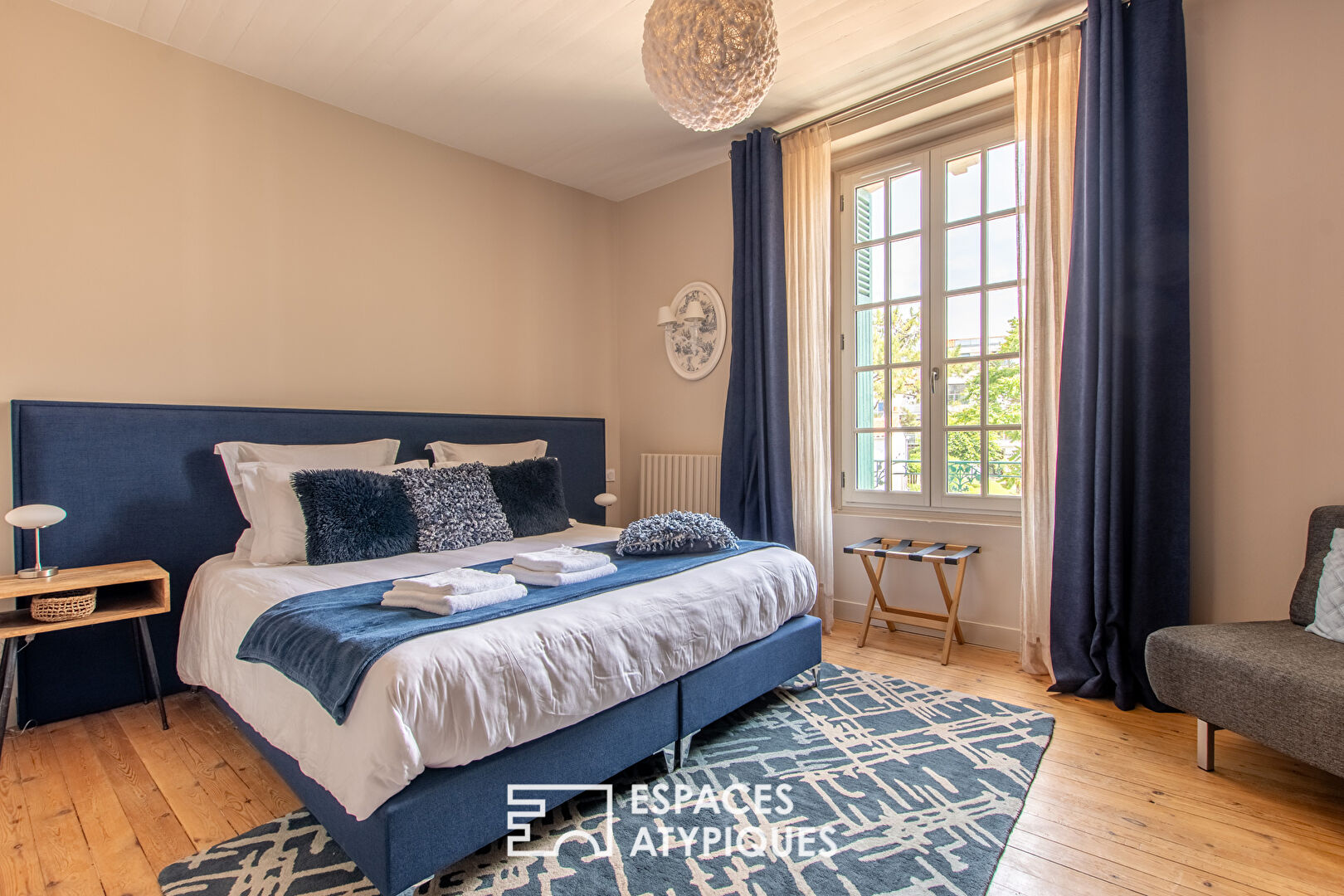 Residential house with guest house close to the beach