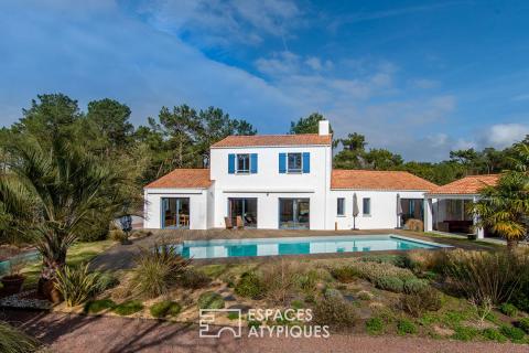 Maison d&rsquo;architecte sous la pinède, proche littoral
