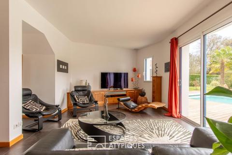 Maison d&rsquo;architecte sous la pinède, proche littoral